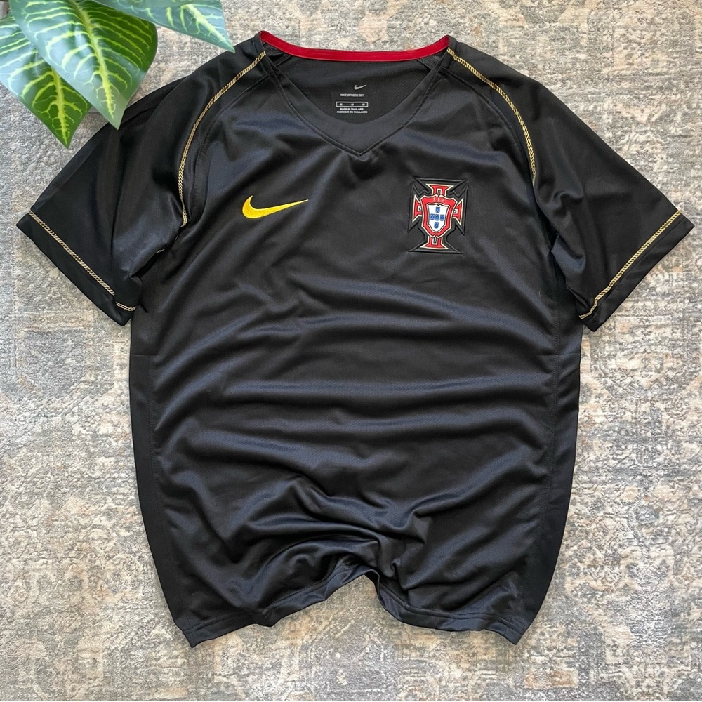 Nike Vintage Portugal Soccer Jersey Medium